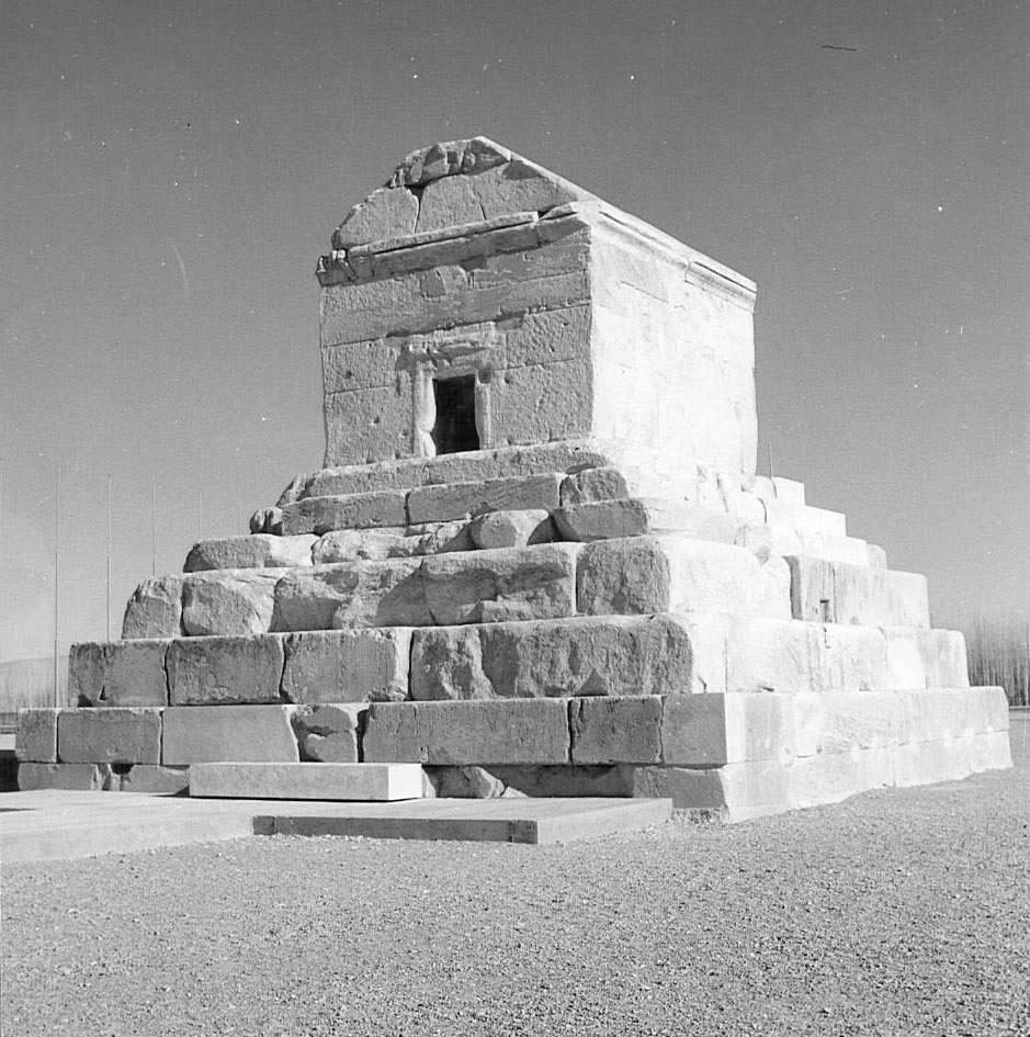 Cyrus Tomb 4